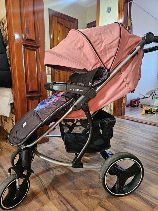 Продам прогулочную всесезонную коляску