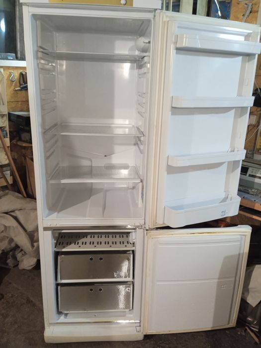 Холодильник Indesit