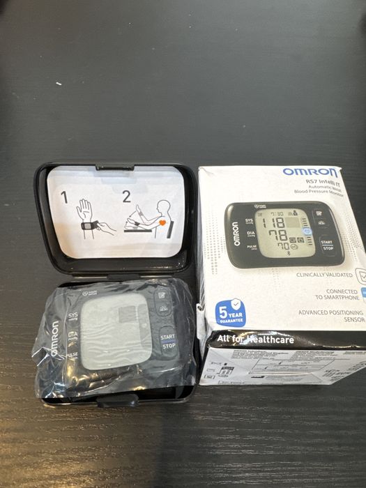 Tensiometru Omron RS7 Intelli It