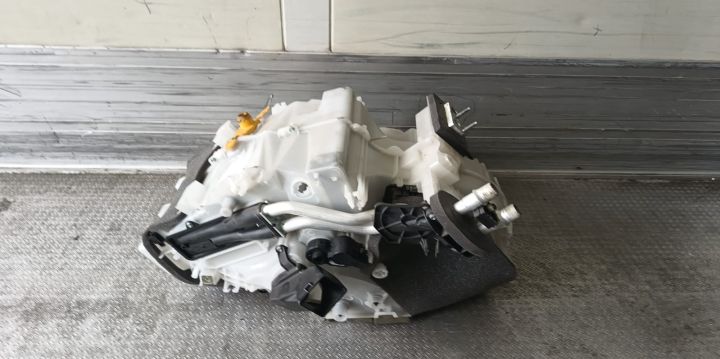 Aeroterma bord 9824205580 Peugeot 208 prima generatie (facelift)