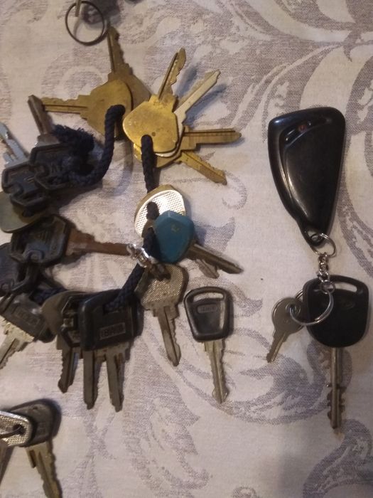 Стари ключове за Лада,Москвич,Опел,Сеат,Форд,Вартбург,МЗ и часовници и