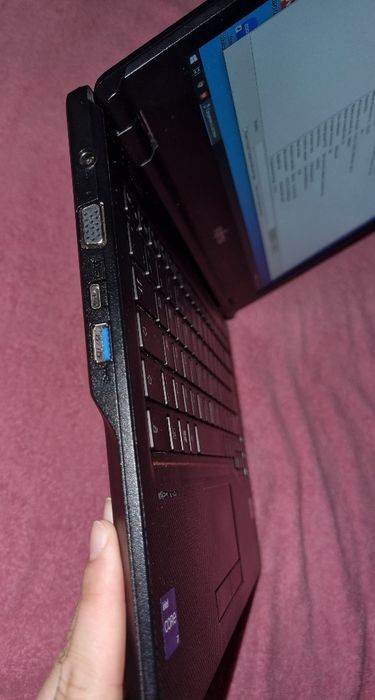 Noutbuk Fujitsu.