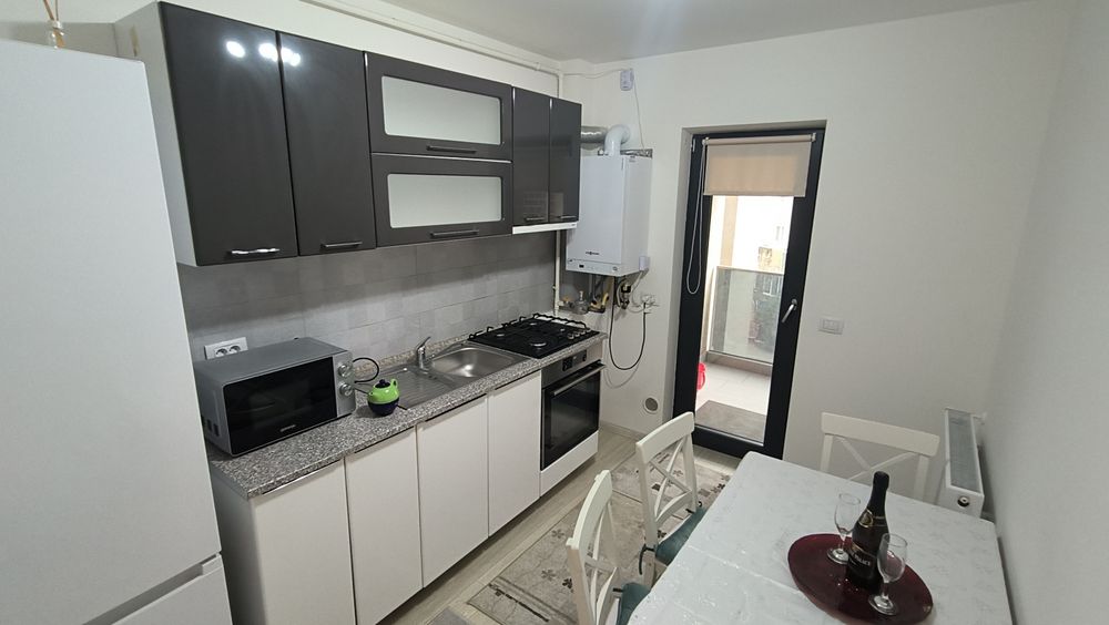 Proprietar închiriez apart 2 cam  bloc nou