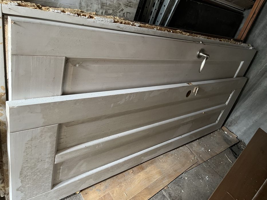 Продам двери деревянные