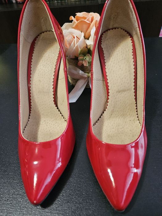 Pantofi de piele lăcuită pentru femei nr 39