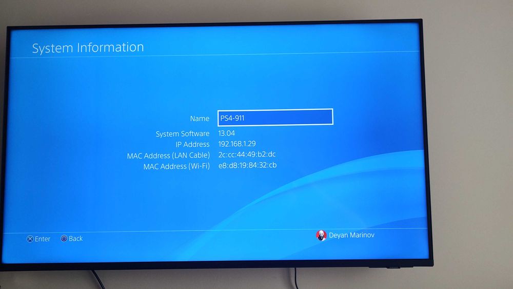 Playstation 4 PRO с два контролера и една игра