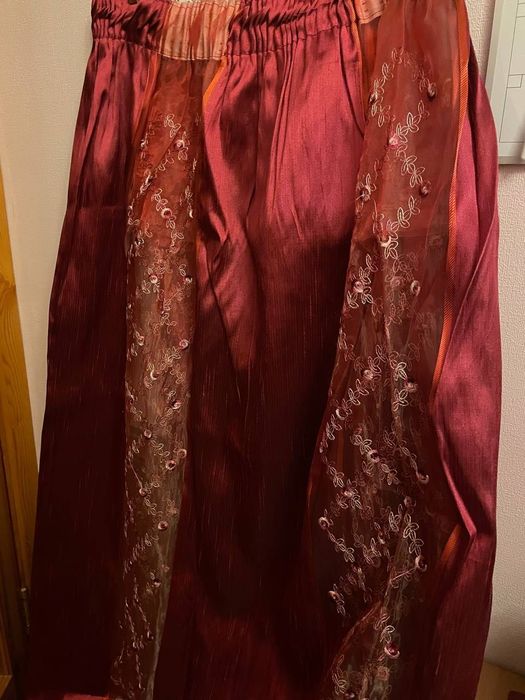 Занавески, цвет Бардо в отличном состоянии