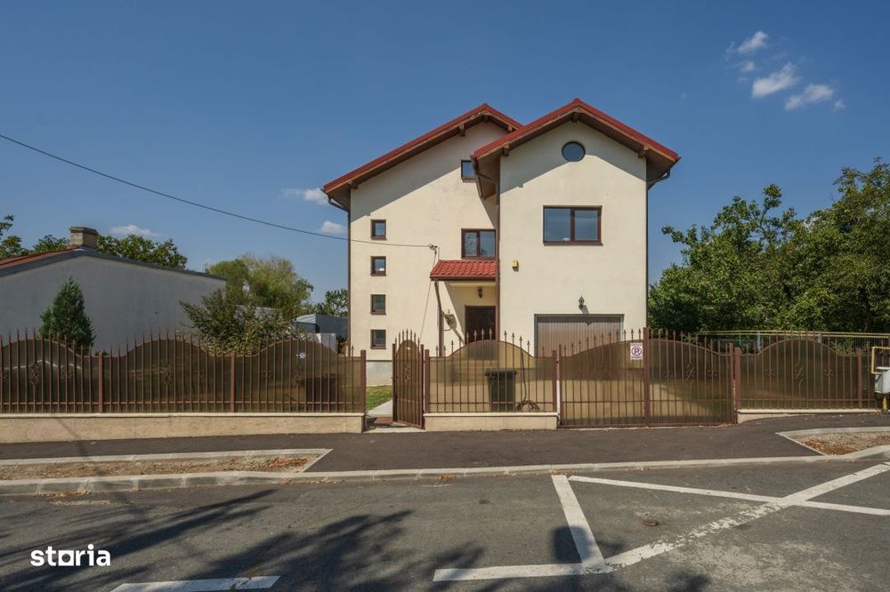 O proprietate imobiliara deosebita, formata din casa si mult teren!