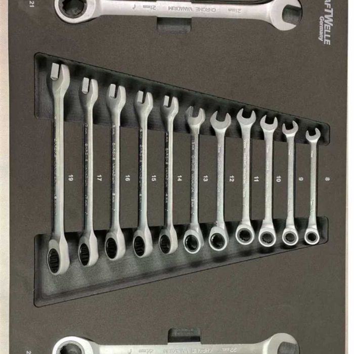 Шкаф с инструменти KraftWelle със 7 чекмеджета – 6 пълни