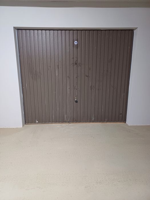 Дава се под наем Гараж / Паркомясто в Благоевград, Запад - 18 кв.м за 61.2 € - Снимка #1