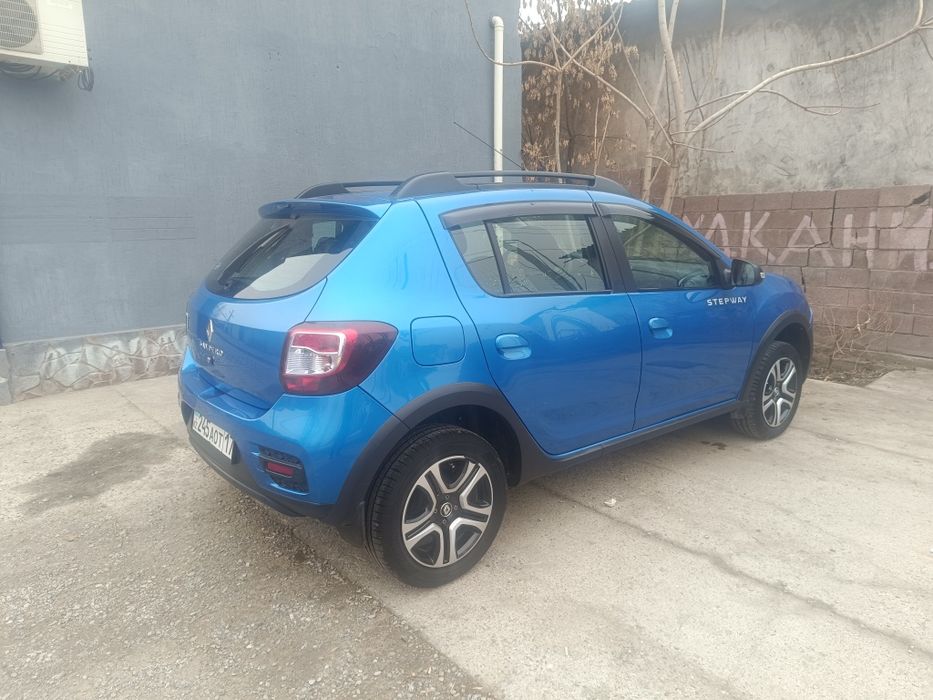 Продаю Сандеро стевей 1.6