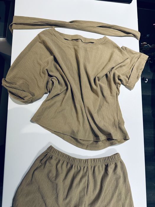 Дамски сет в бежово – размер М, нов