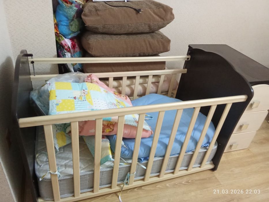 детский манеж в отличном состоянии, прочный и удобный, почти новый