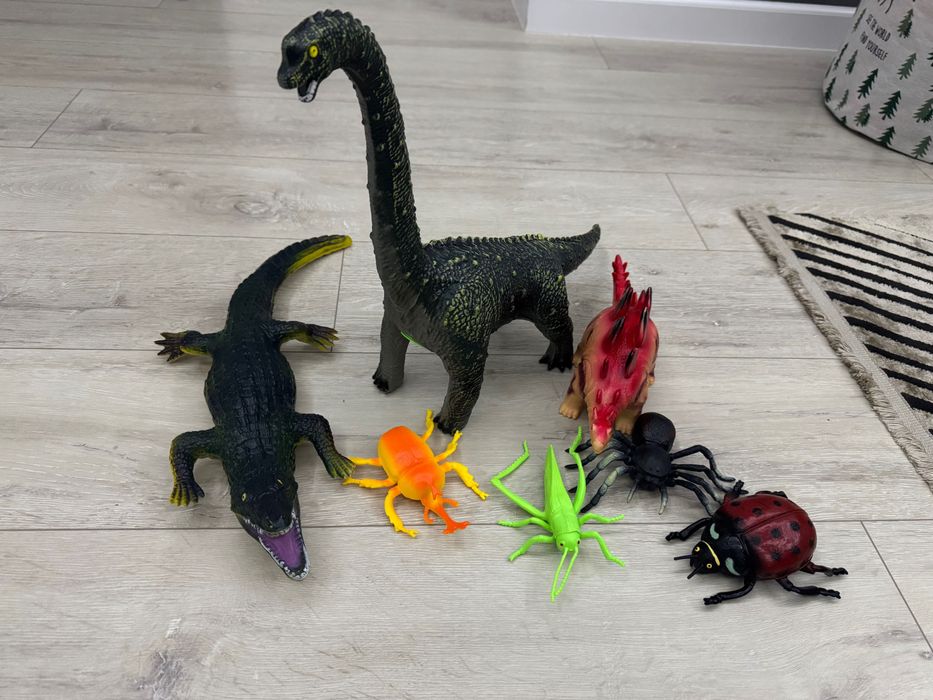 Динозавр и насекомые