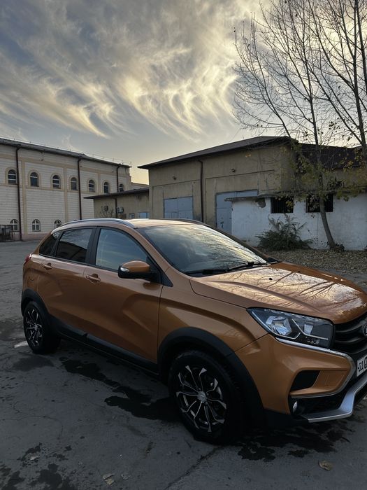 Lada X rey cross