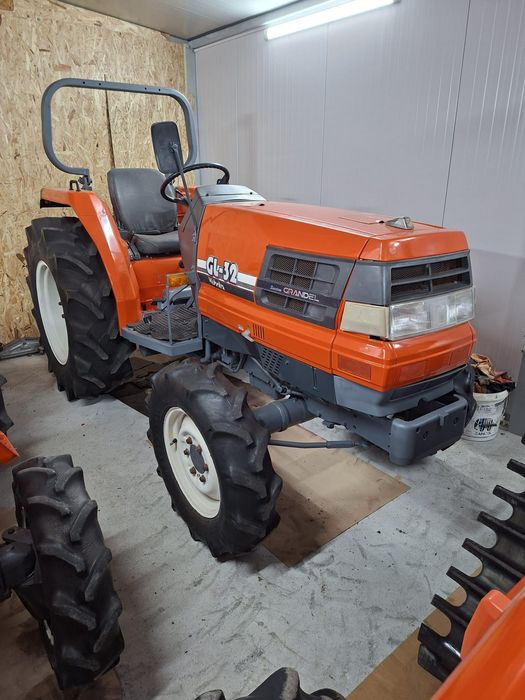 Tractor japonez kubota GL 32cp 4x4 model nou