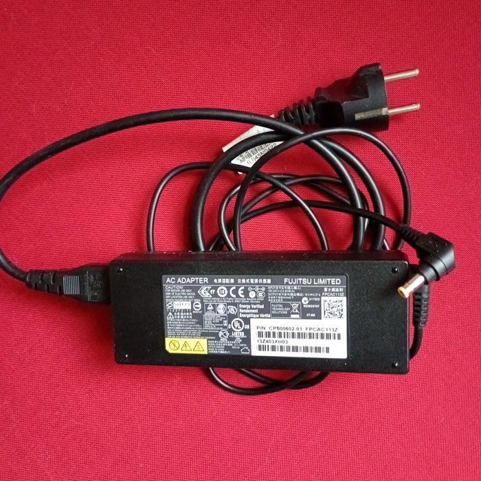 Încărcător laptop