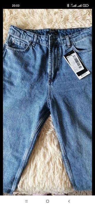 Новые женские джинсы.