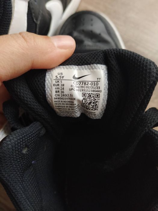 Оригинални маратонки Nike.