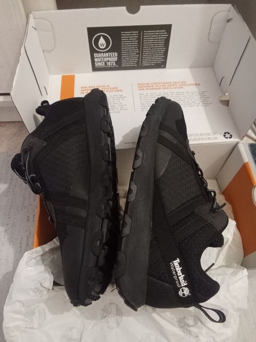 Продам новые кроссовки