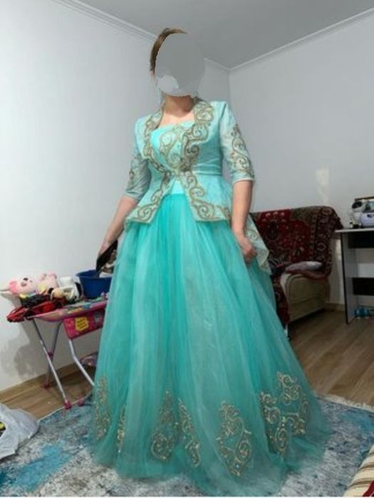 Платье нарядное, пышное