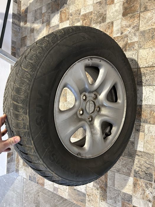 Vand cauciucuri cu genti cu tot