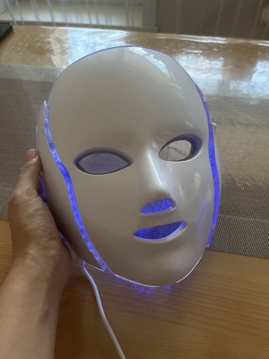 Светодиодная маска для лица