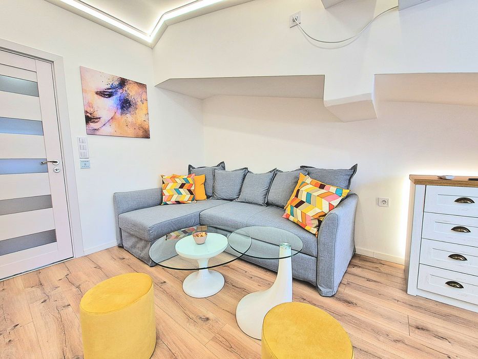 Арт Апартамент с паркомясто и две спални- НАМАЛЕНА ЦЕНА!!!