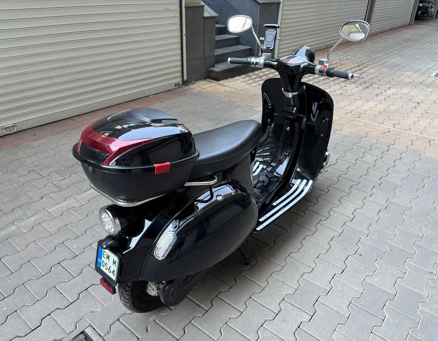 MOTORETTA Plus 2000W с куфар • 2 батерии • Гаражна, на 4000 км