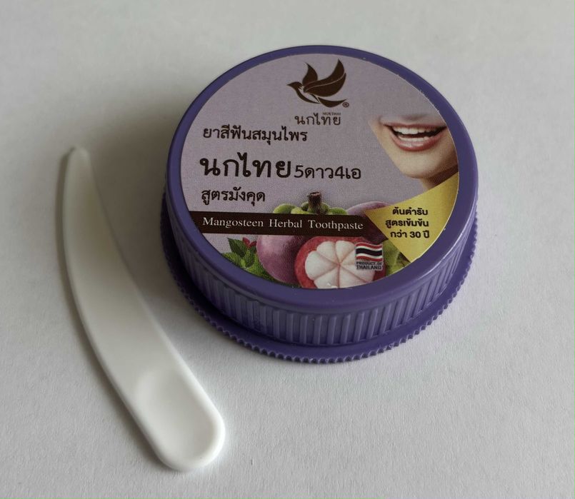 Избелваща паста за зъби с екстракт от мангустин от Тайланд