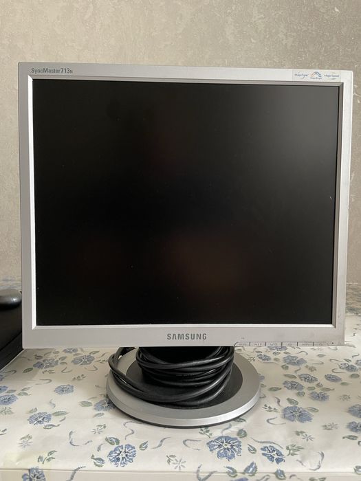Монитор Samsung 713N