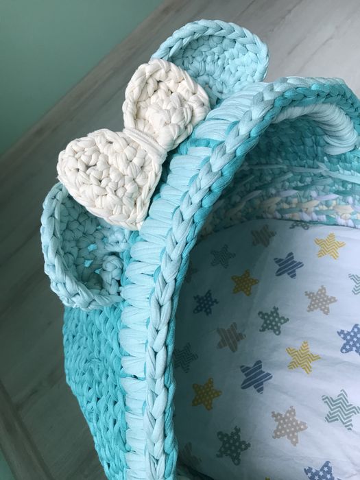 Плетен кош за новородено