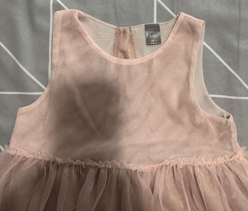 Розова тюлена рокля