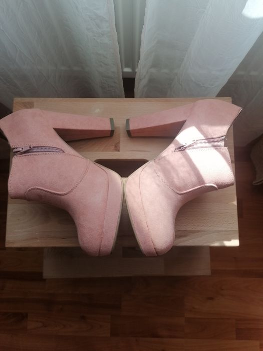 Ghete dama scurte cu toc și platforma