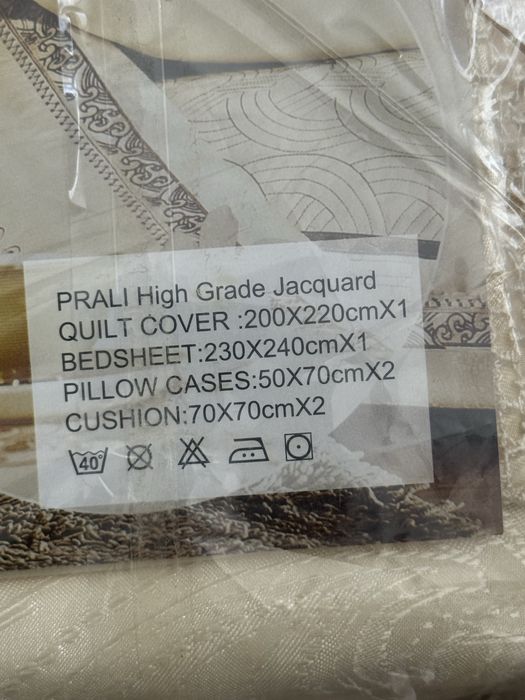 Продам наьор покрывало с наволочками