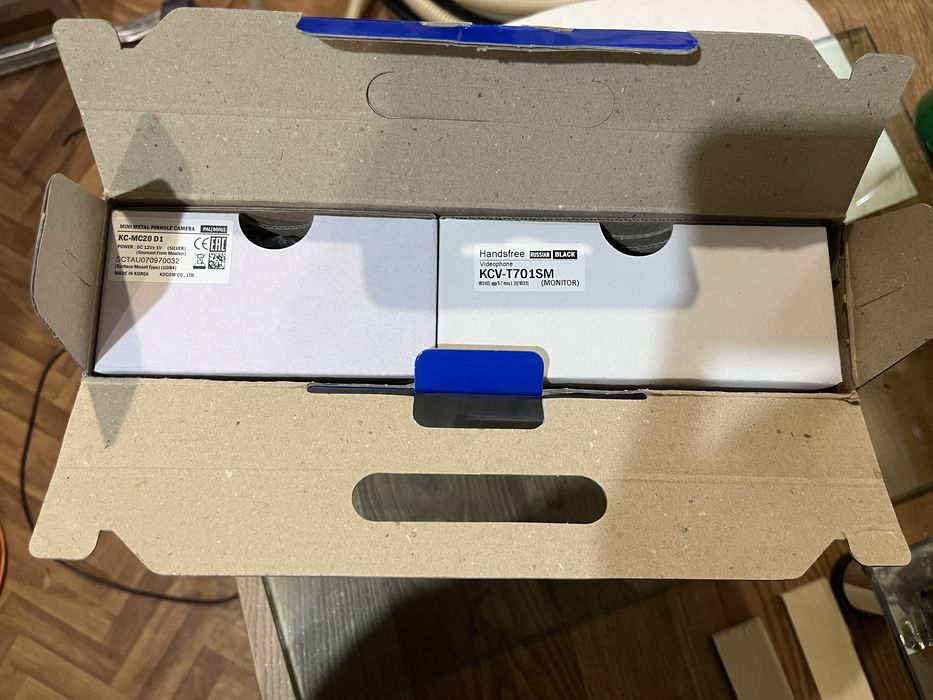 Видеодомофон KOCOM KCV-T701SM + KC-MC20 D1