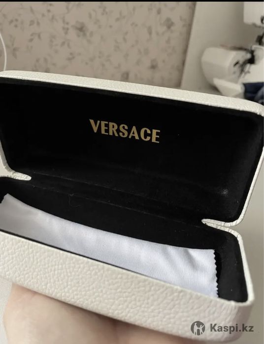 Очки солнцезащитные