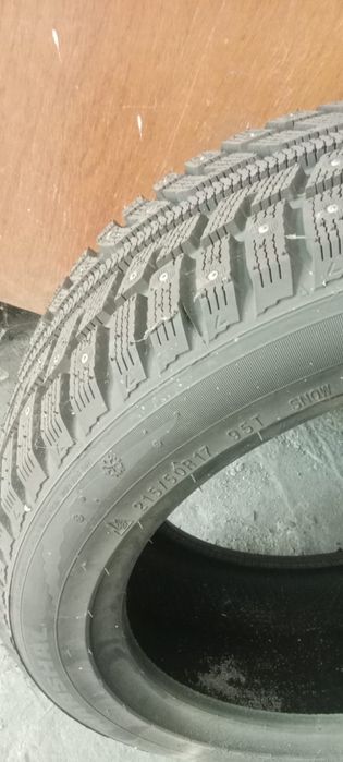 Продам шиповонные шины