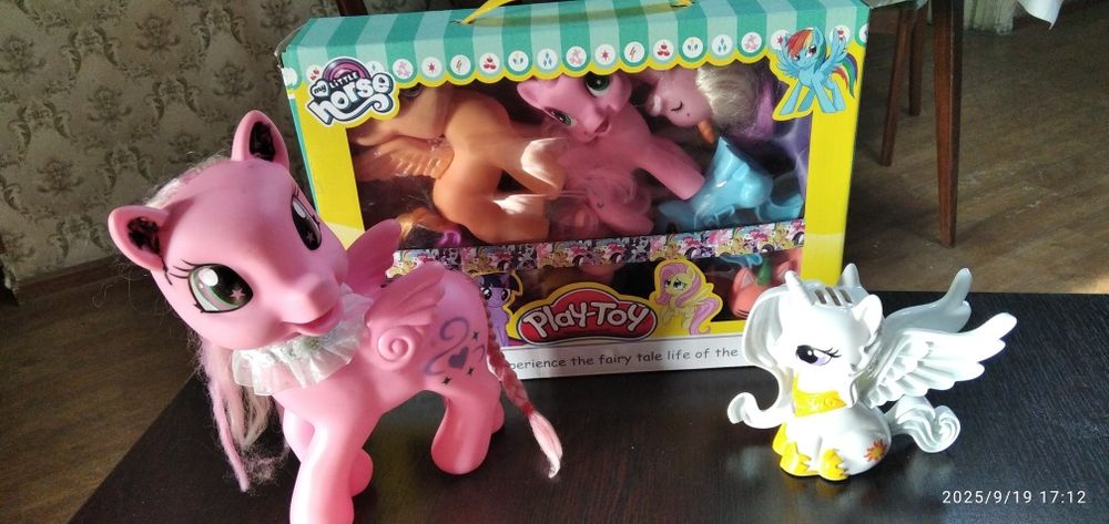 Детские игрушки , единорожки и игрушки  семейка Три кота.