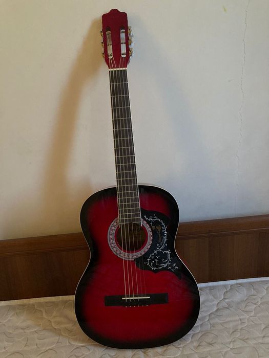 Акустическая  г итара