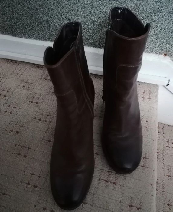 Botine maro din piele