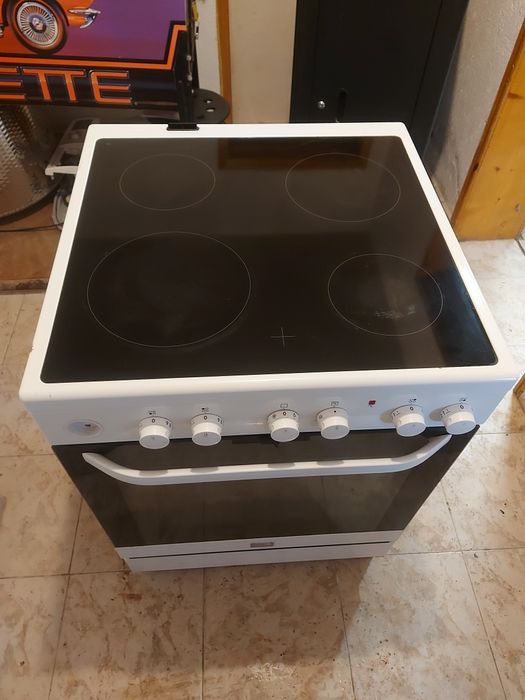 Печка Voss/Electrolux свободностояща
Цена:180 евро
Керамични котлони
В
