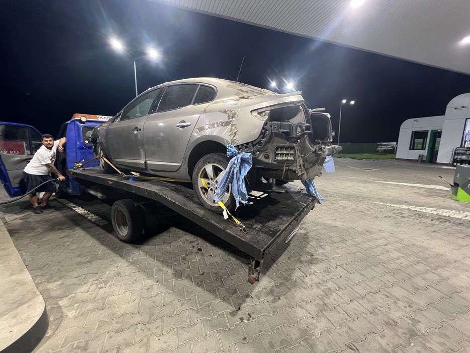 Dezmembrez renault fluence