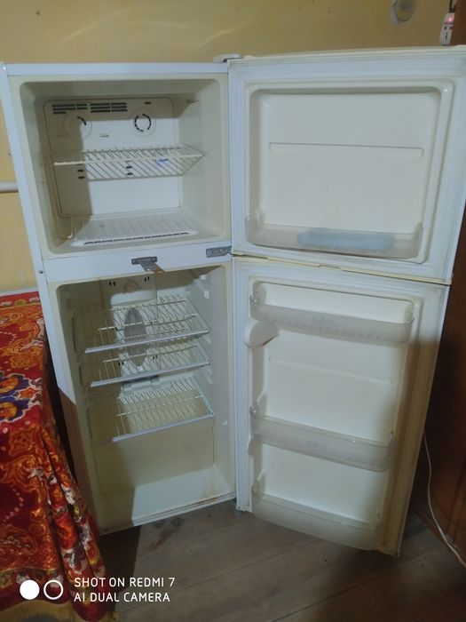 Холодильник LG сотилади