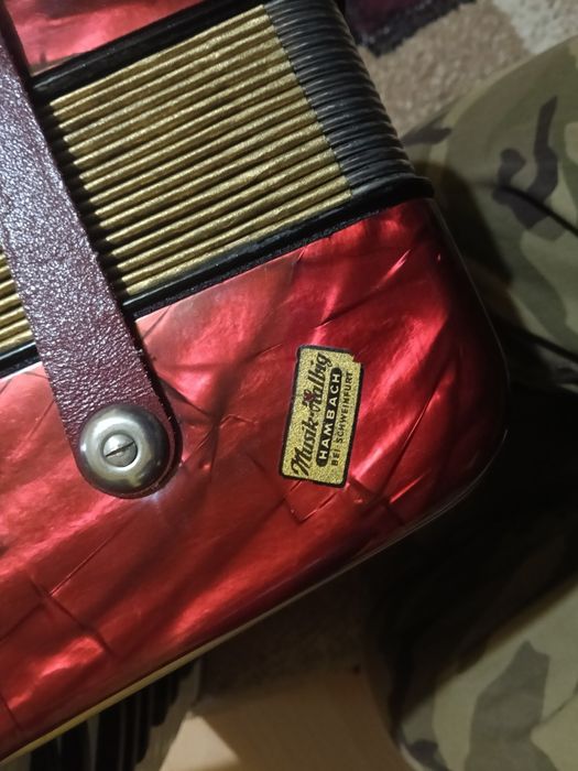 Vând acordeon Honer