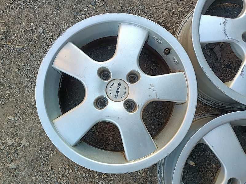 Продам оригинальные легкосплавные диски на Audi 80