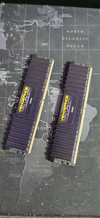 VengeanceLPX DDR4 8GB（2×4GB) 2400MHzジャンク VENGEANCE® LPX 8GB (2 x 4GB) DDR4 DRAM 2400MHz C16 Memory Kit - Black