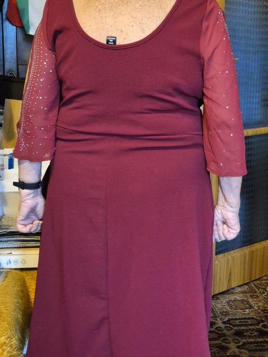 Продавам нови рокли.