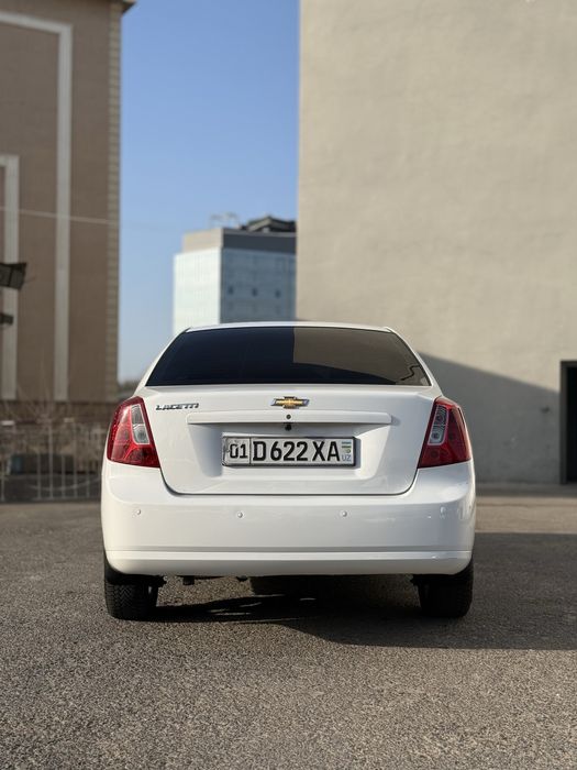 Продаю свою машину Gentra 3-позиция белого цвета в идеале