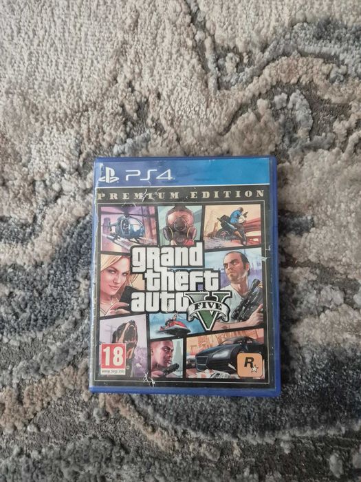 PS4 Slim + 2 контролера + 5 игри (GTA V, RDR2, FIFA 22) Отлично състояние